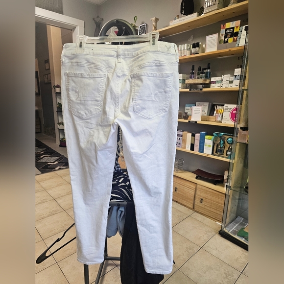 American Eagle Outfitters White Cropped Straight Ankle Jeans - Picture 3 of 5